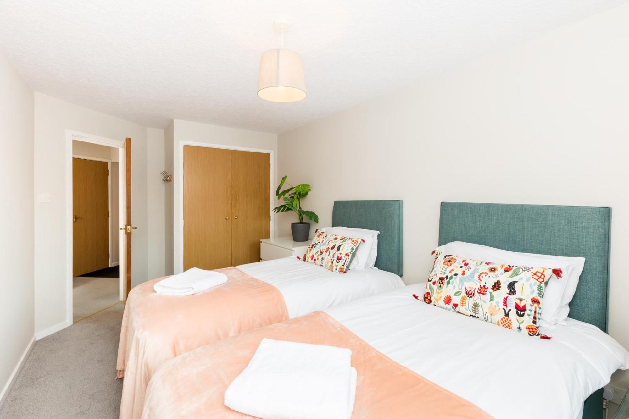 Modern 2-Bedroom Apartments With Free Parking In Royal Leamington Spa Exterior foto