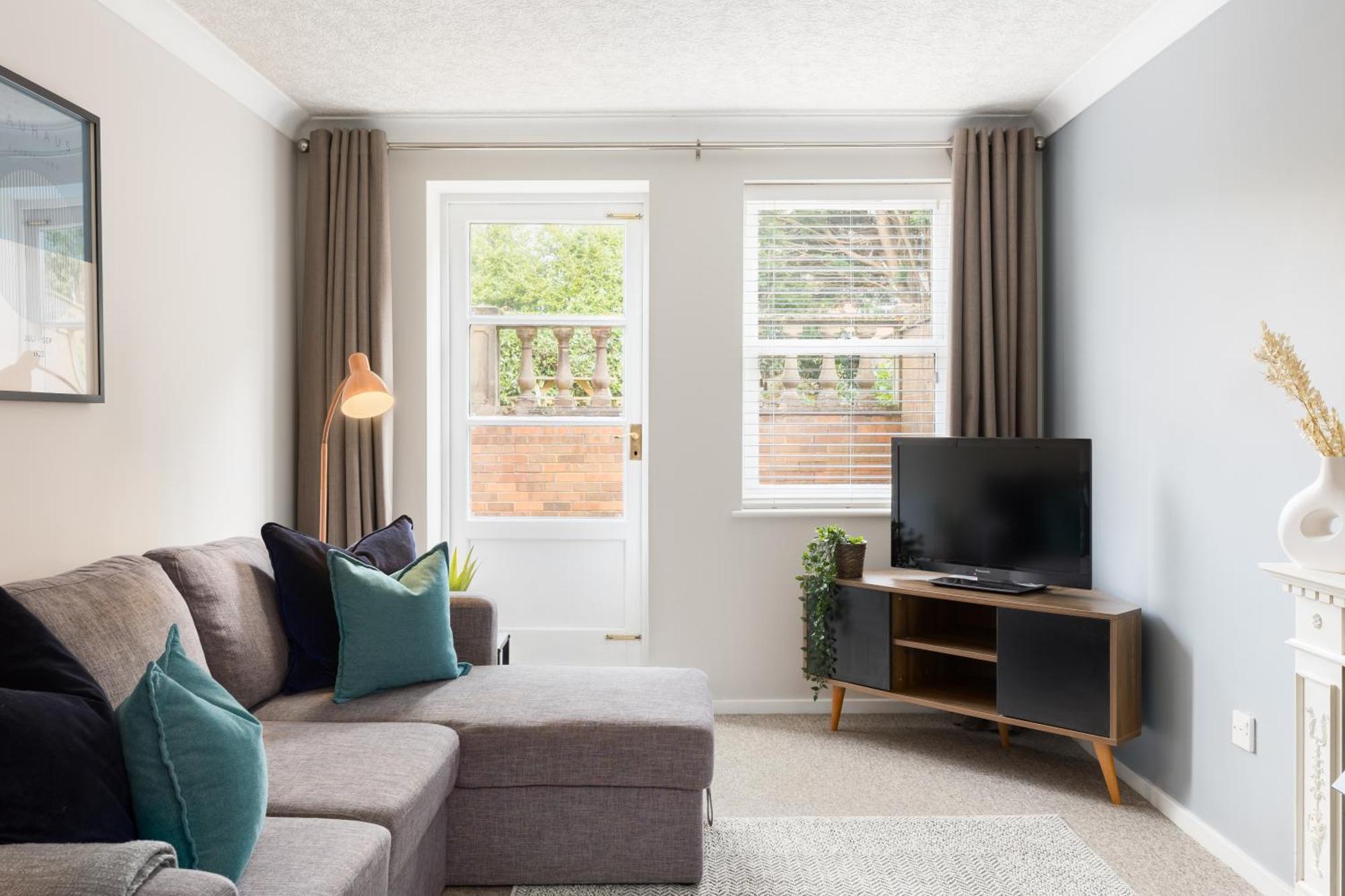 Modern 2-Bedroom Apartments With Free Parking In Royal Leamington Spa Exterior foto
