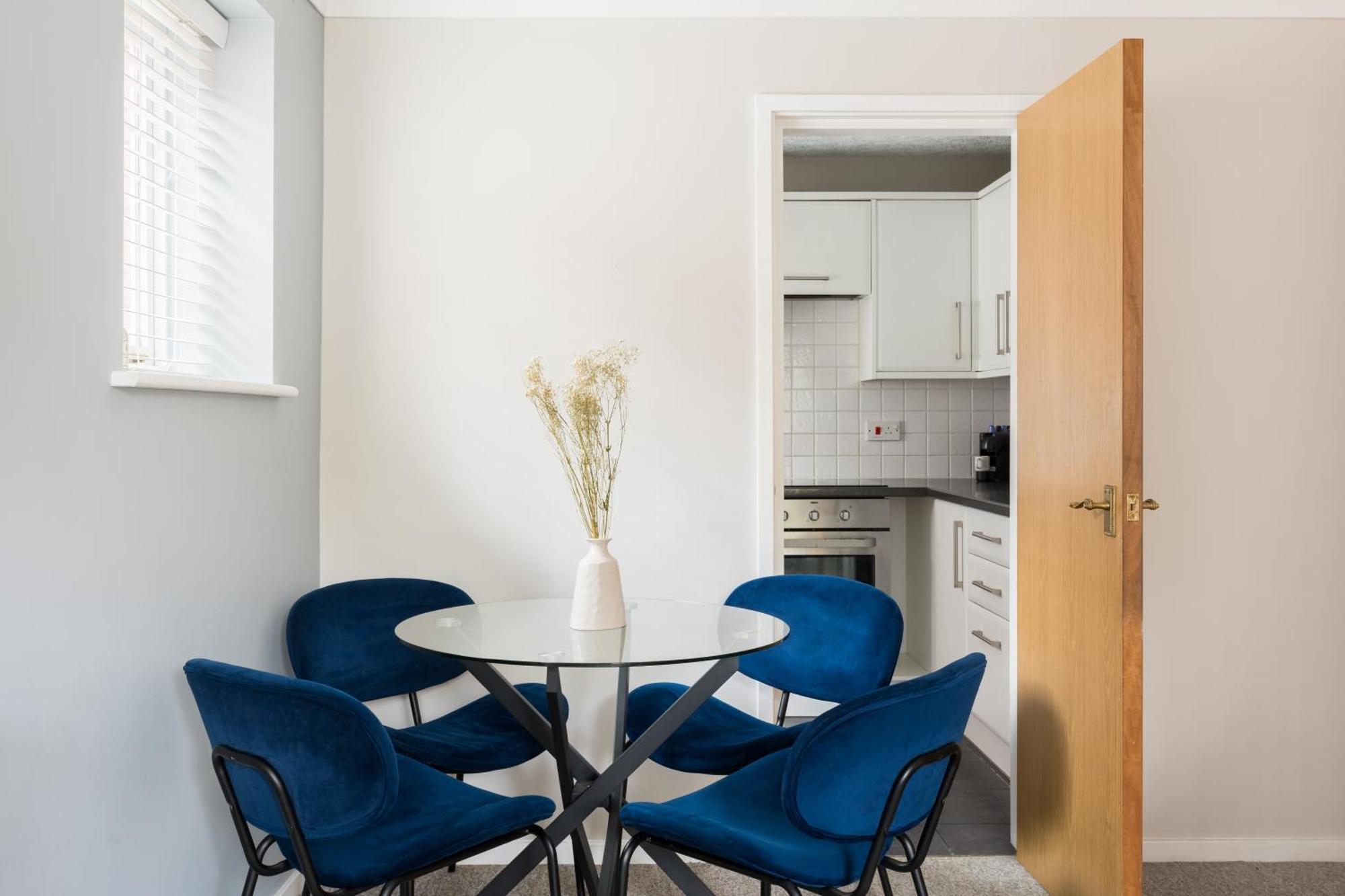 Modern 2-Bedroom Apartments With Free Parking In Royal Leamington Spa Exterior foto