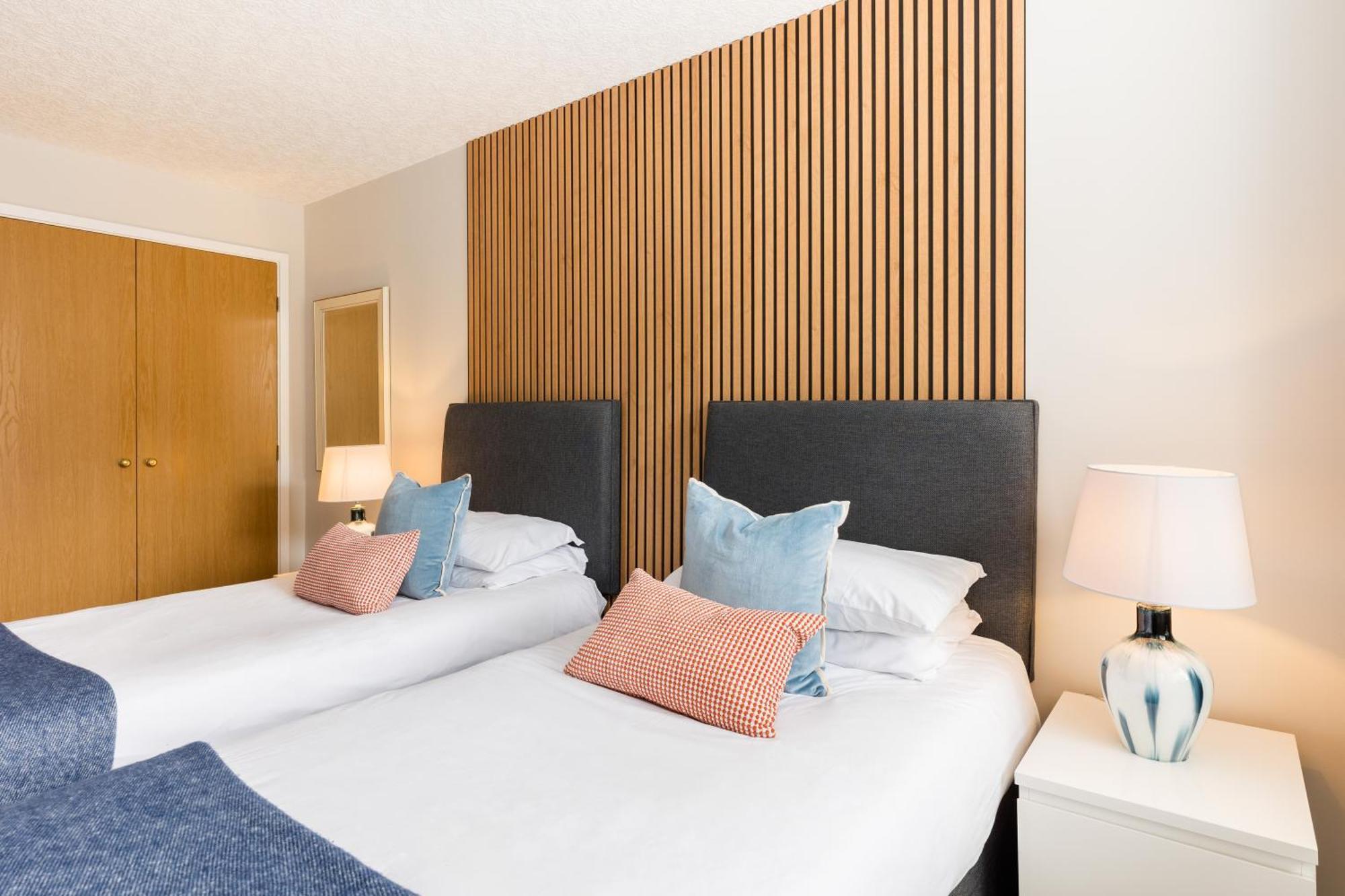 Modern 2-Bedroom Apartments With Free Parking In Royal Leamington Spa Exterior foto
